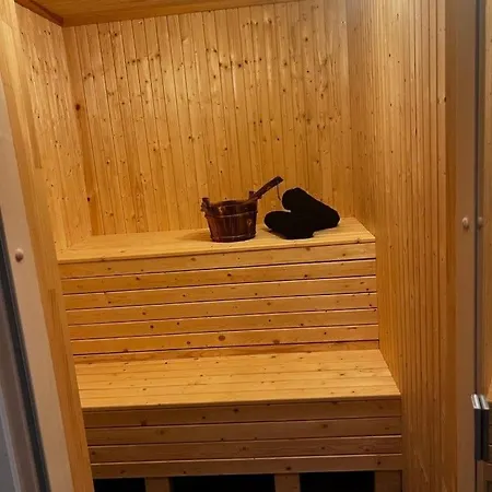 Modern Lakeside Jacuzzi And Sauna Up To 18 People Ferienhaus *