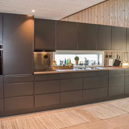 Modern Lakeside Jacuzzi And Sauna Up To 18 People *