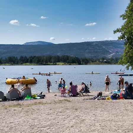 Modern Lakeside Jacuzzi And Sauna Up To 18 People Ferienhaus