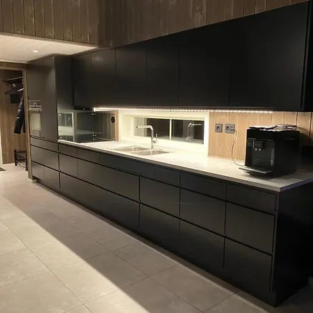 Modern Lakeside Jacuzzi And Sauna Up To 18 People Ferienhaus