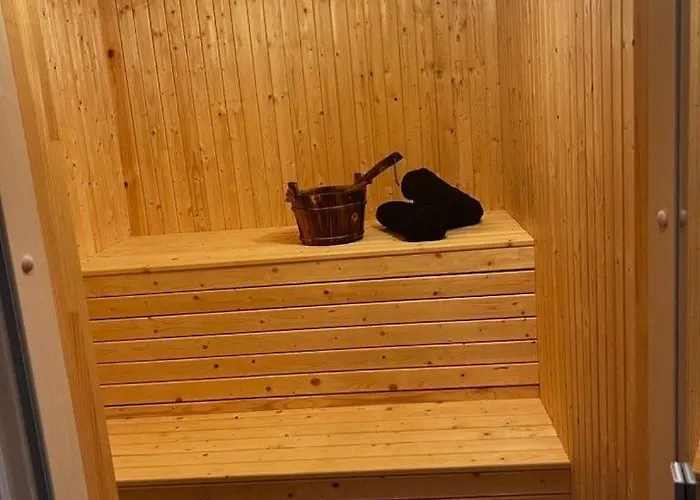 Modern Lakeside Jacuzzi And Sauna Up To 18 People Holiday home *