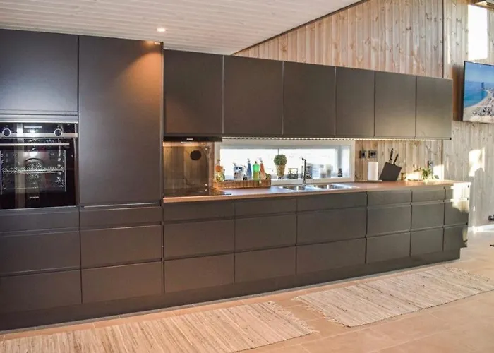 Modern Lakeside Jacuzzi And Sauna Up To 18 People *