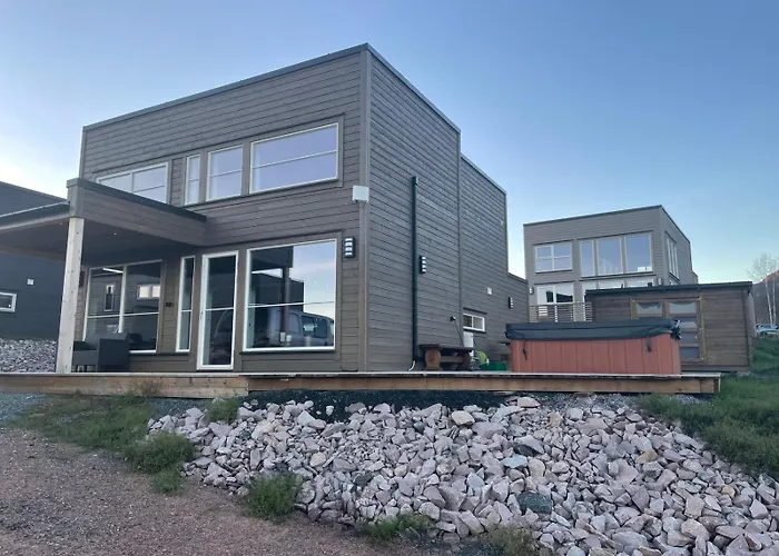 Modern Lakeside Jacuzzi And Sauna Up To 18 People *