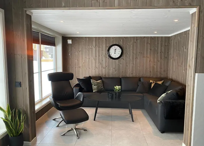 Modern Lakeside Jacuzzi And Sauna Up To 18 People Holiday home *