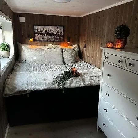 Modern Lakeside Jacuzzi And Sauna Up To 18 People Дом отдыха Врадал