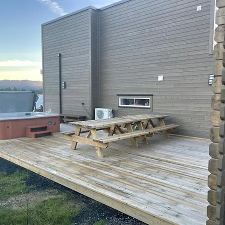 Дом отдыха Modern Lakeside Jacuzzi And Sauna Up To 18 People *