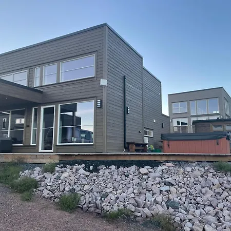 Modern Lakeside Jacuzzi And Sauna Up To 18 People *