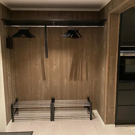 Modern Lakeside Jacuzzi And Sauna Up To 18 People Врадал