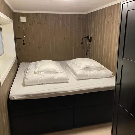 Modern Lakeside Jacuzzi And Sauna Up To 18 People Врадал